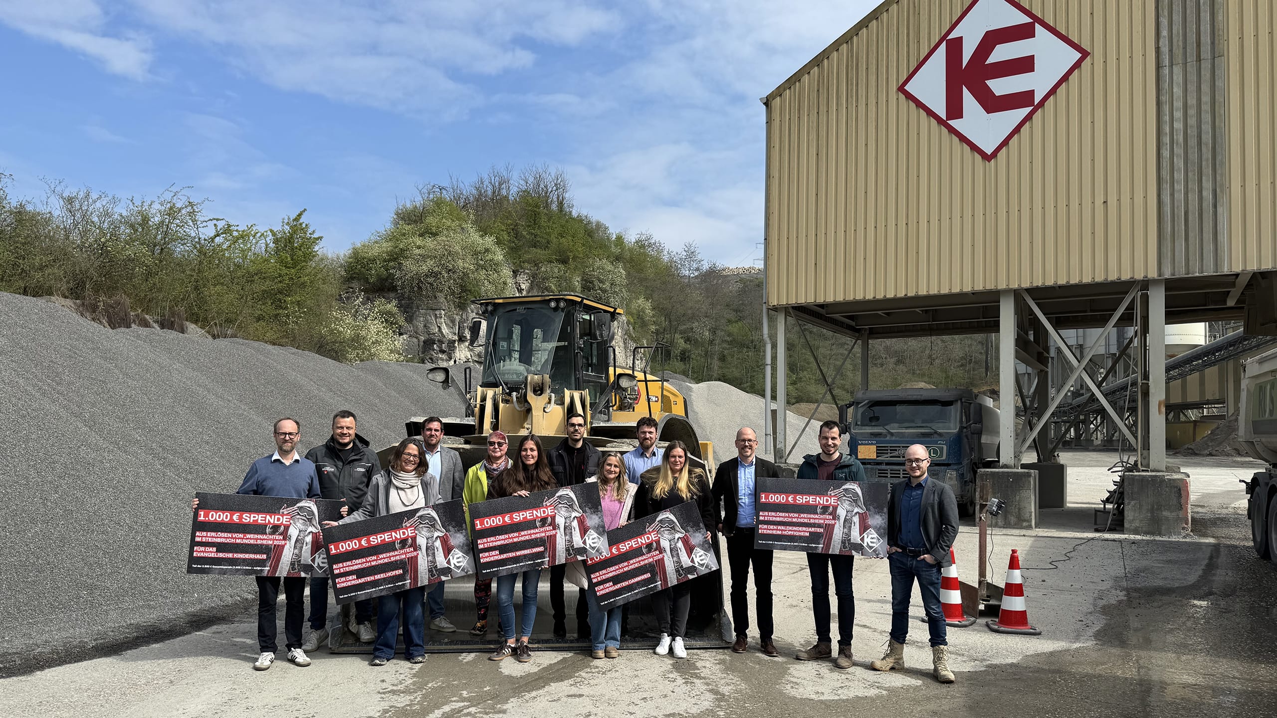 Scheckuebergabe Kindergaerten